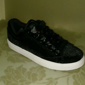 Women's Black Velvet Low-Top Fila Sneakers
